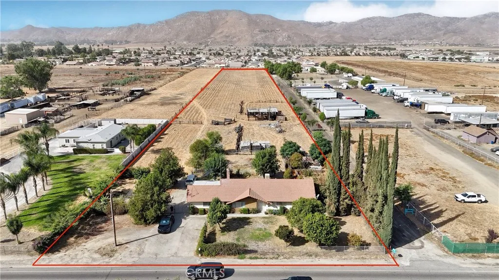 492 S Sanderson Avenue, San Jacinto, California 92582 home-pic-3