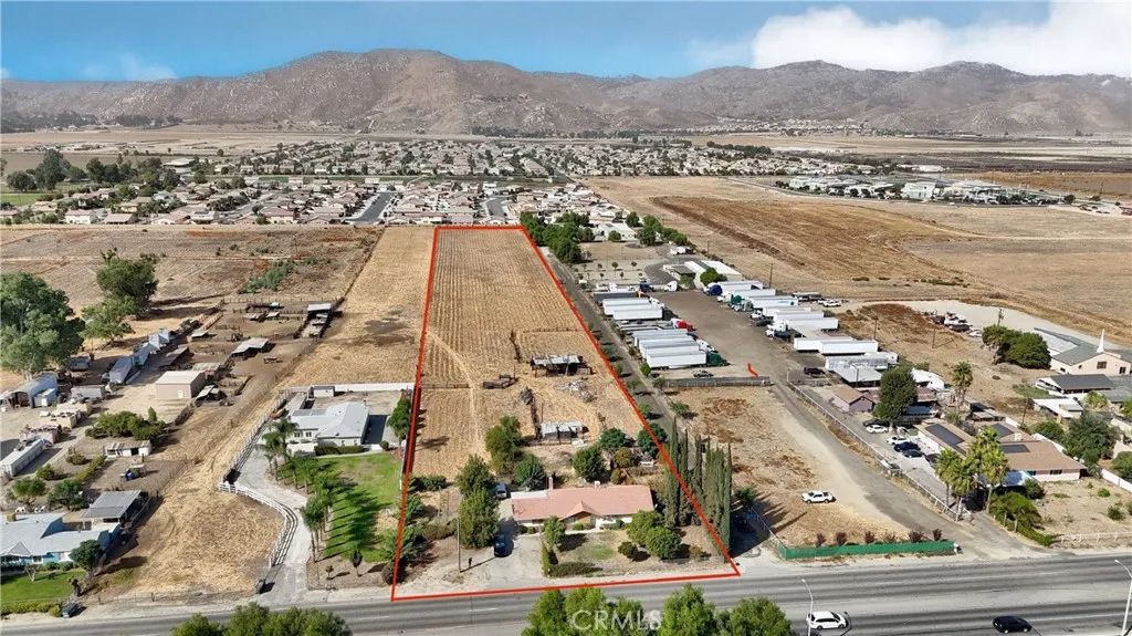 492 S Sanderson Avenue, San Jacinto, California 92582 home-pic-1