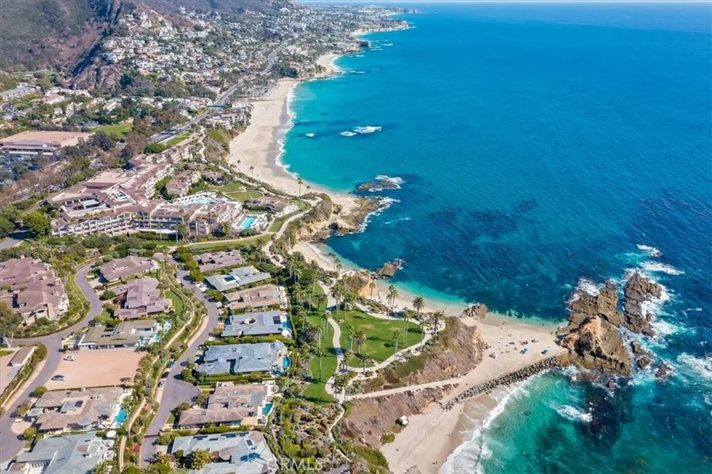 So close to Treasure Island Park, Paths, Beach & Tidepools & The Montage Resort - literally across street.