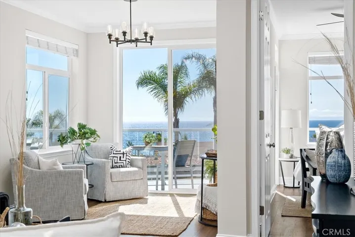 Be surrounded by the Sea