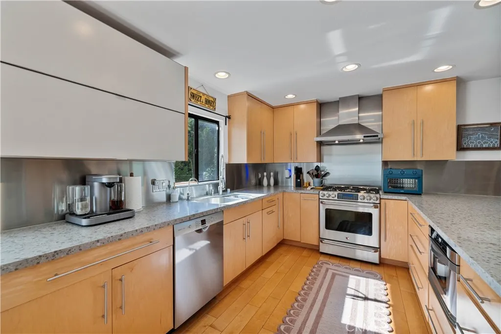4222 Troost Avenue 21, Studio City, California 91604 home-pic-9