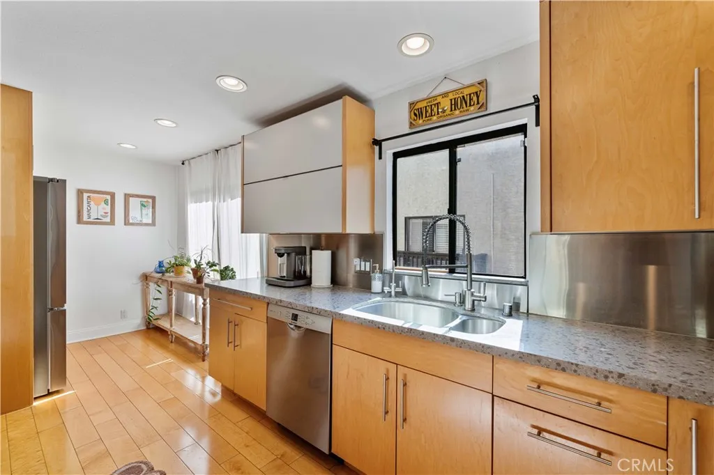 4222 Troost Avenue 21, Studio City, California 91604 home-pic-10