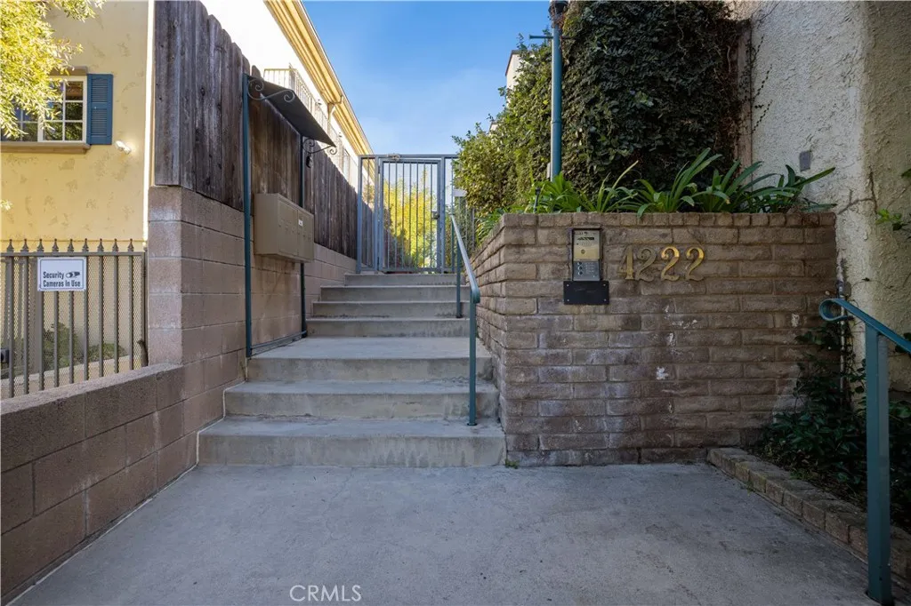 4222 Troost Avenue 21, Studio City, California 91604 home-pic-35