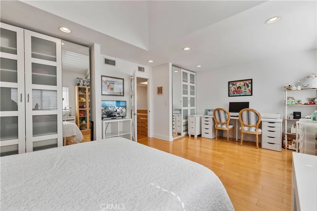 4222 Troost Avenue 21, Studio City, California 91604 home-pic-22