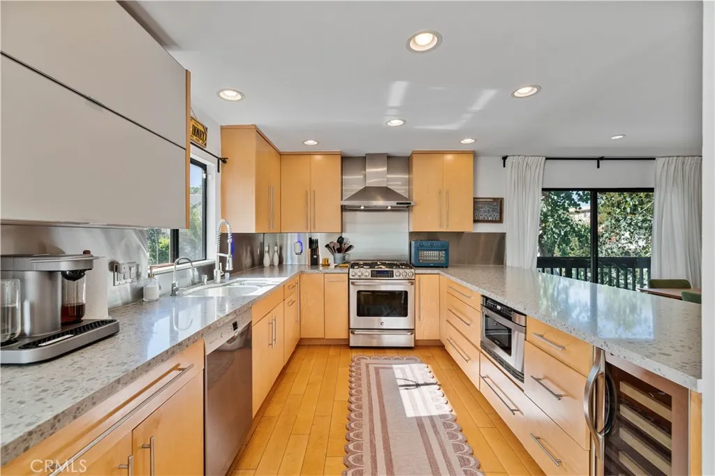 4222 Troost Avenue 21, Studio City, California 91604 home-pic-8