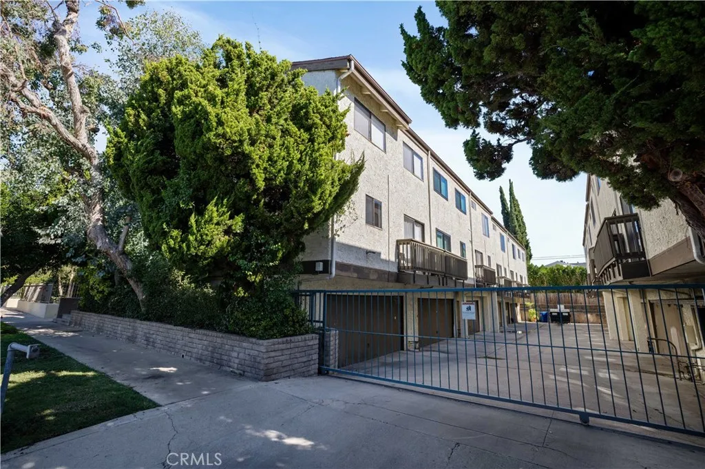 4222 Troost Avenue 21, Studio City, California 91604 home-pic-37