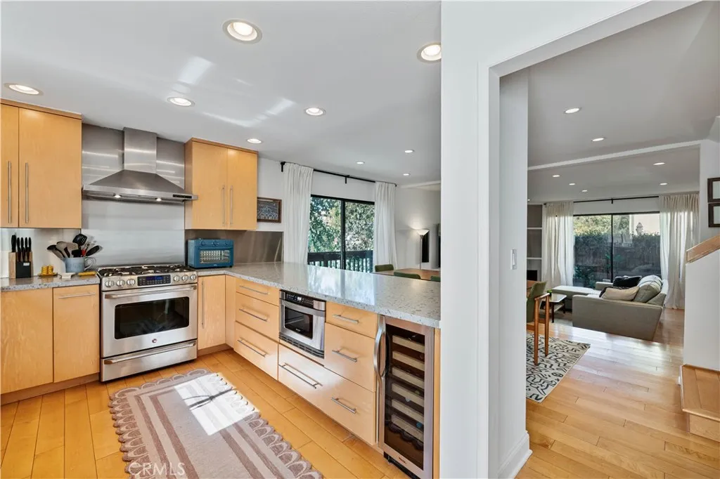 4222 Troost Avenue 21, Studio City, California 91604 home-pic-7