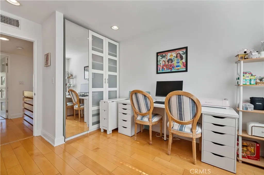 4222 Troost Avenue 21, Studio City, California 91604 home-pic-25