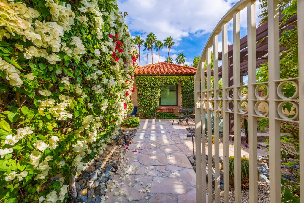 100 Barcelona Lane, Palm Desert, California 92211 home-pic-2