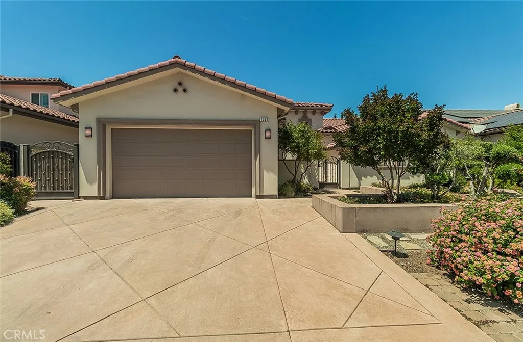1562 N Empire Lane, Clovis, California 93619 home-pic-2