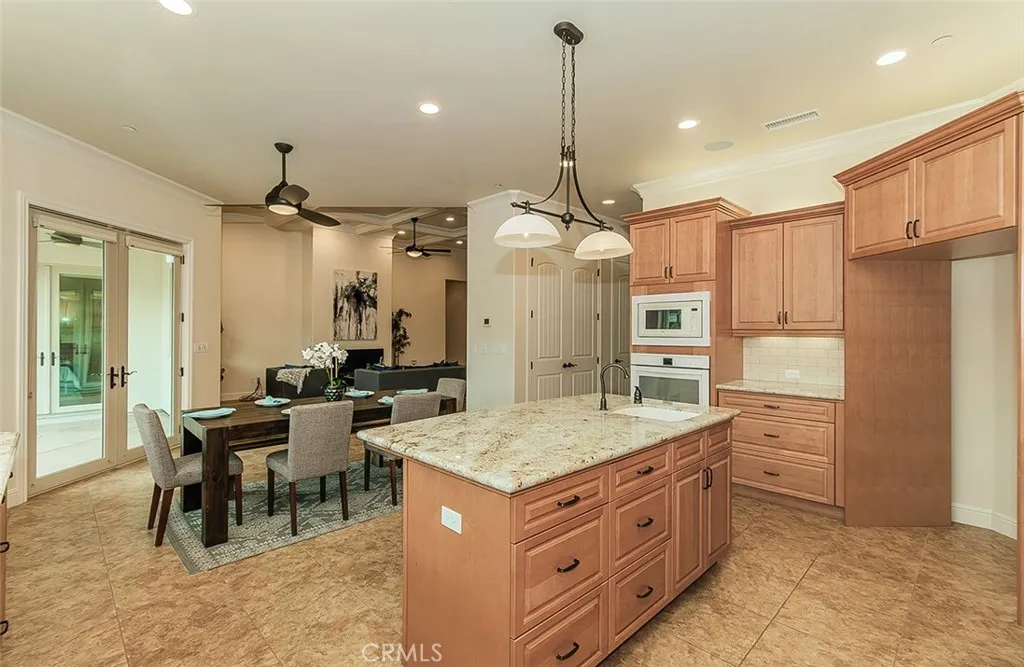 1562 N Empire Lane, Clovis, California 93619 home-pic-13