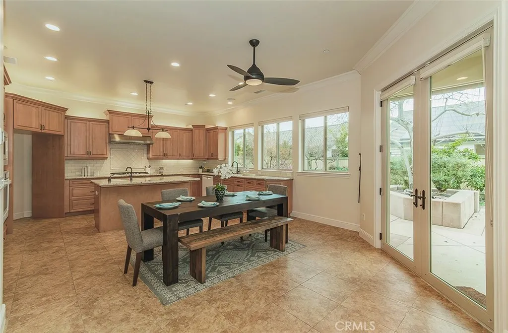 1562 N Empire Lane, Clovis, California 93619 home-pic-10