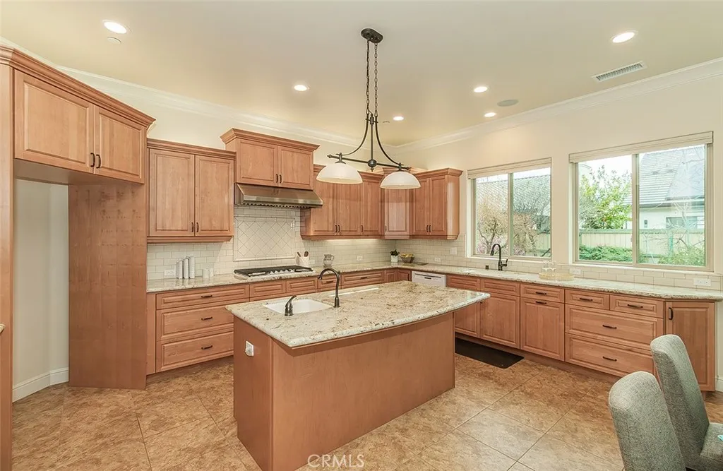 1562 N Empire Lane, Clovis, California 93619 home-pic-15