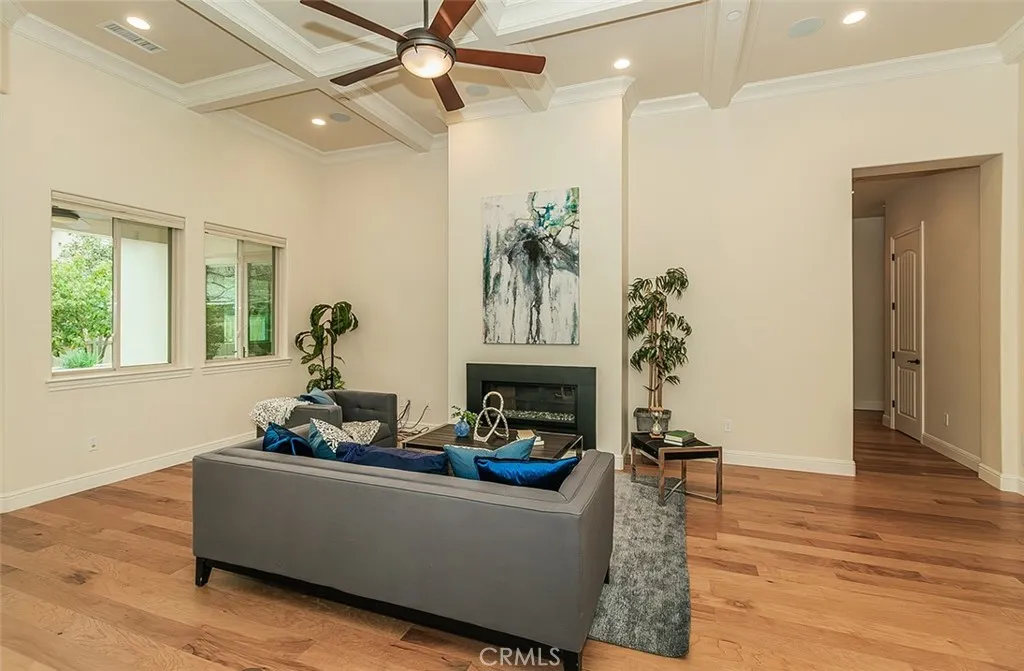 1562 N Empire Lane, Clovis, California 93619 home-pic-23