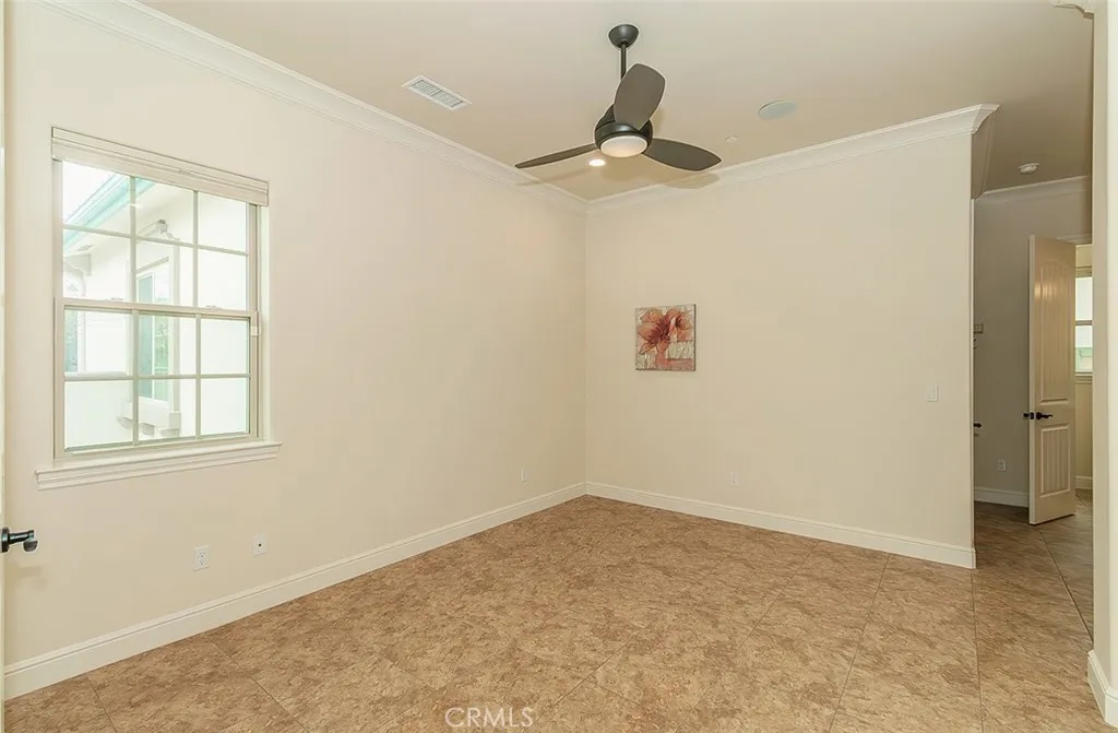 1562 N Empire Lane, Clovis, California 93619 home-pic-20