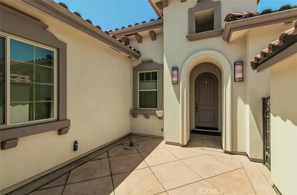 1562 N Empire Lane, Clovis, California 93619 home-pic-5