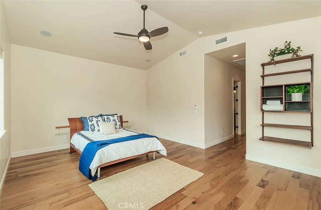 1562 N Empire Lane, Clovis, California 93619 home-pic-33