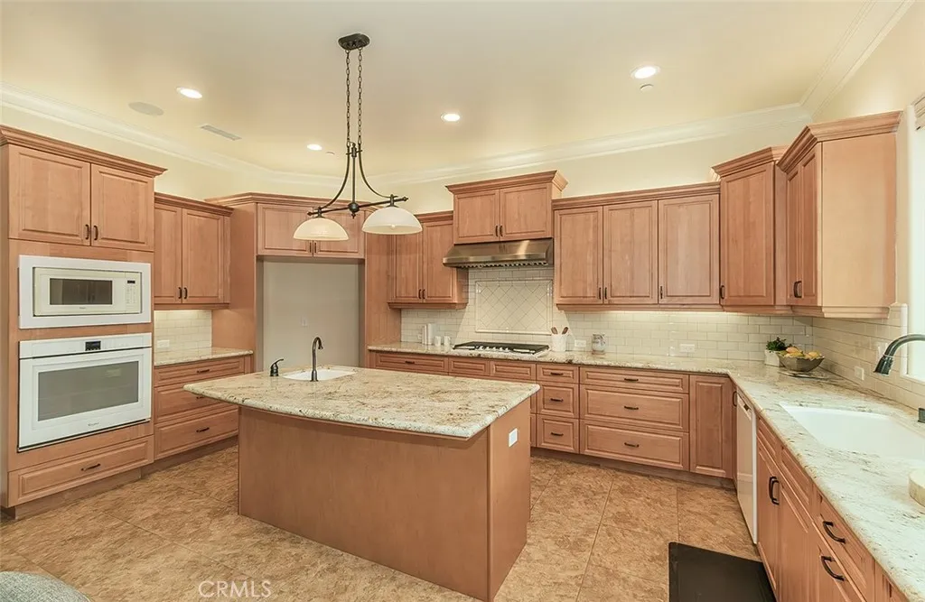1562 N Empire Lane, Clovis, California 93619 home-pic-12
