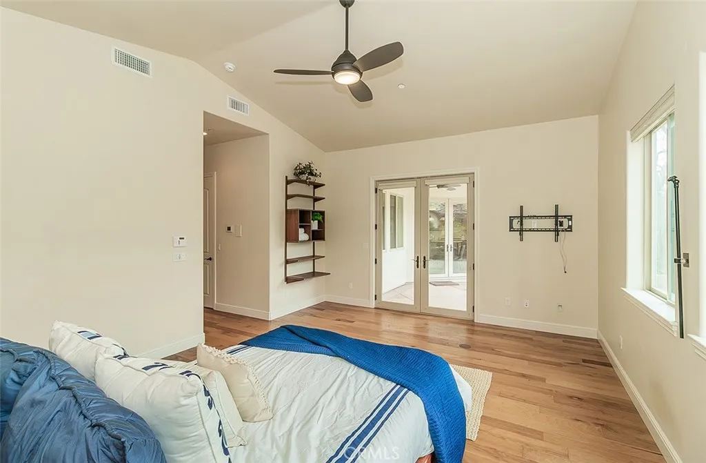 1562 N Empire Lane, Clovis, California 93619 home-pic-34