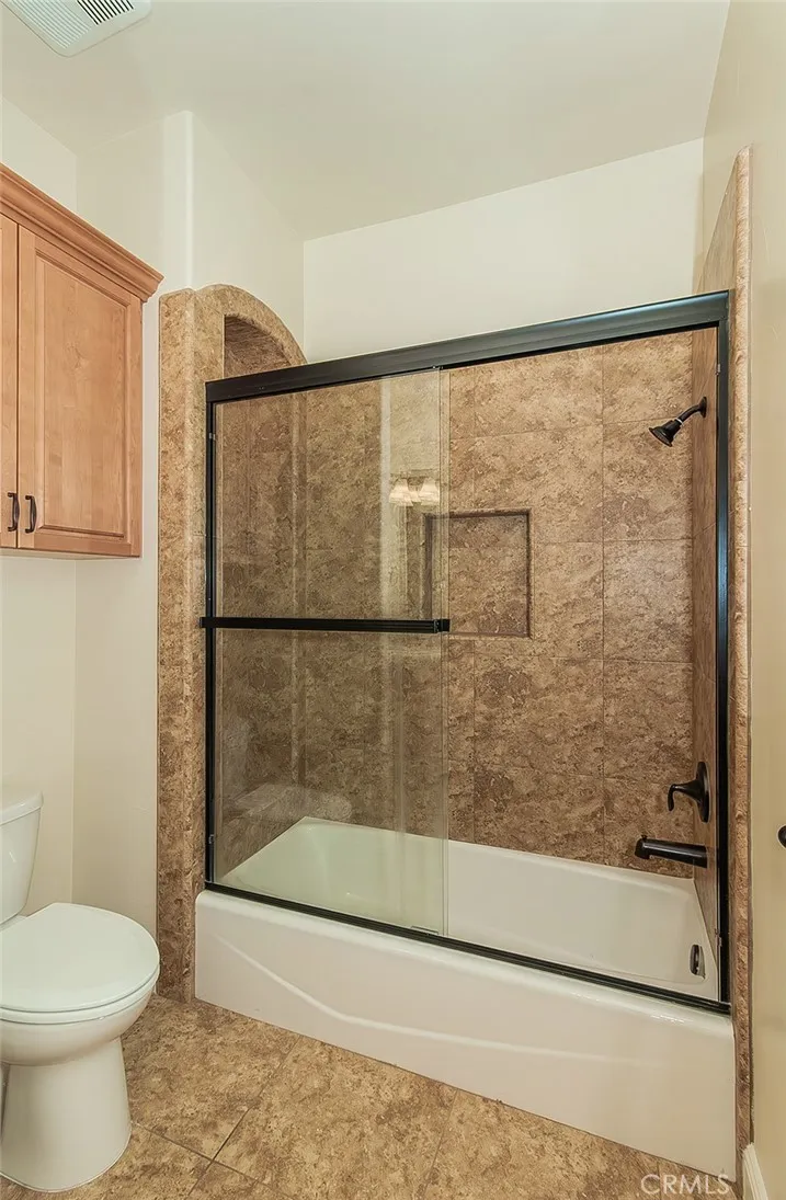 1562 N Empire Lane, Clovis, California 93619 home-pic-26