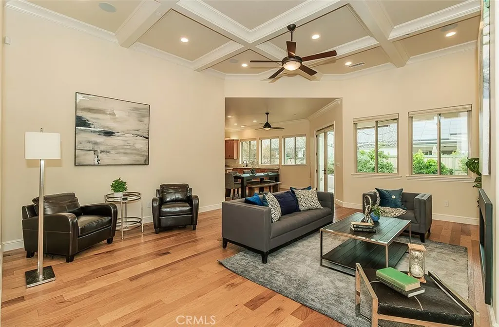 1562 N Empire Lane, Clovis, California 93619 home-pic-9