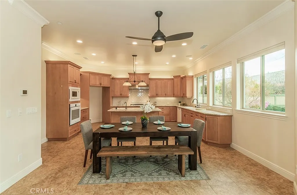1562 N Empire Lane, Clovis, California 93619 home-pic-11