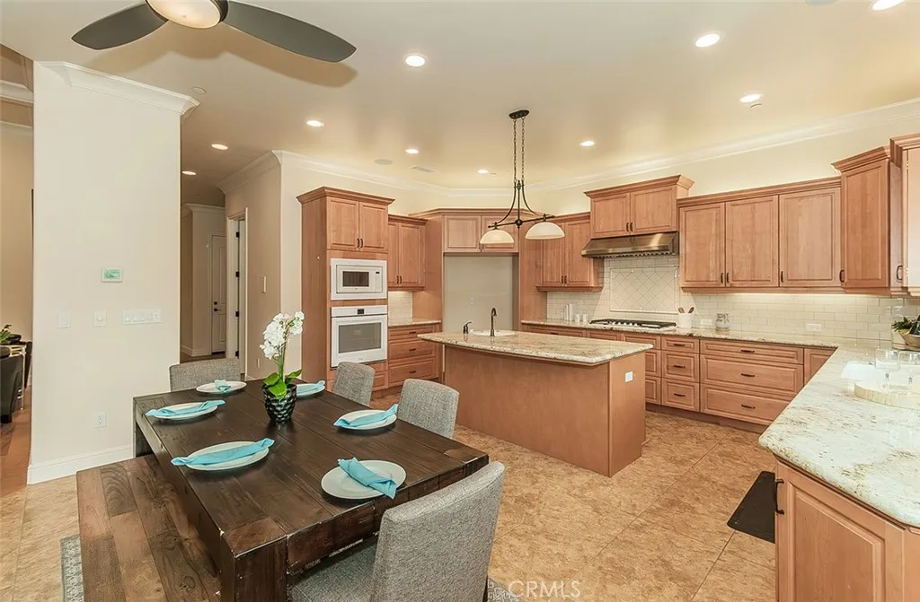 1562 N Empire Lane, Clovis, California 93619 home-pic-17