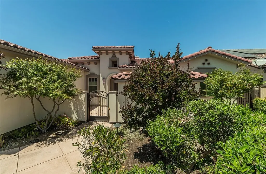 1562 N Empire Lane, Clovis, California 93619 home-pic-3