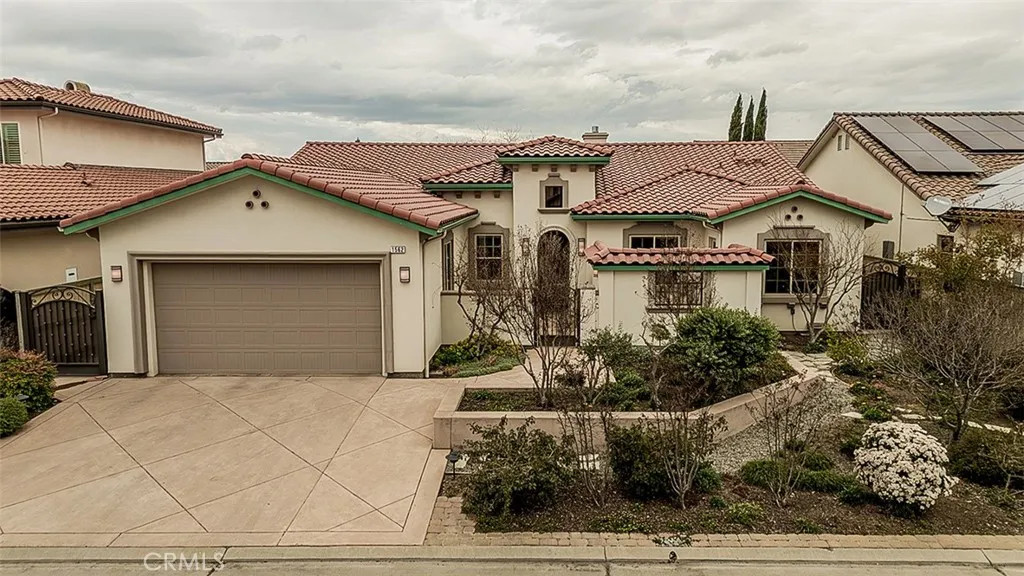 1562 N Empire Lane, Clovis, California 93619 home-pic-1