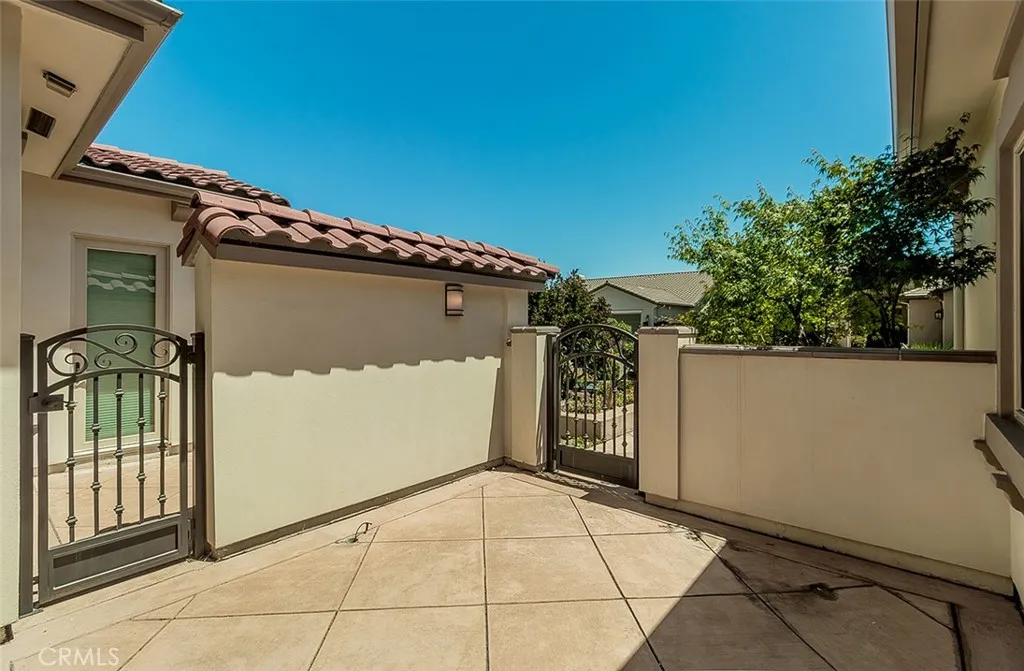 1562 N Empire Lane, Clovis, California 93619 home-pic-4