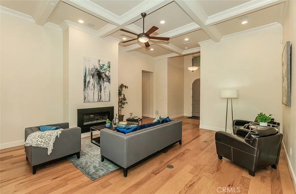 1562 N Empire Lane, Clovis, California 93619 home-pic-7