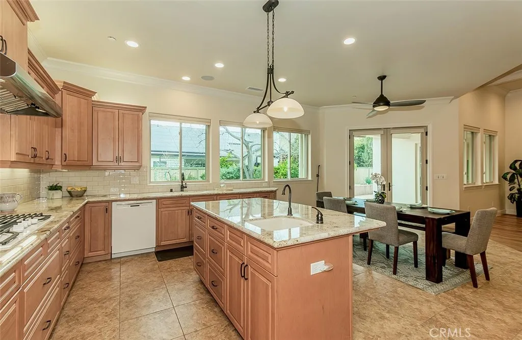 1562 N Empire Lane, Clovis, California 93619 home-pic-14