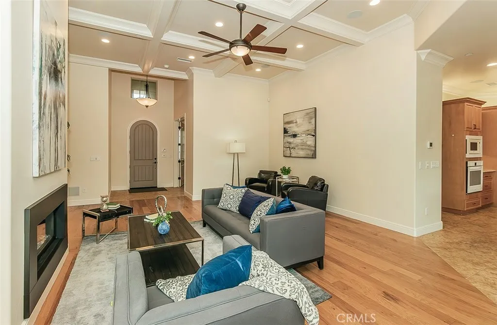 1562 N Empire Lane, Clovis, California 93619 home-pic-6