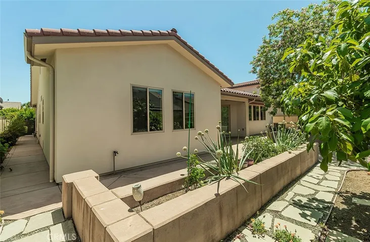 1562 N Empire Lane, Clovis, California 93619