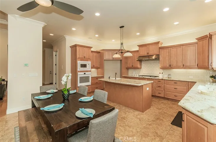 1562 N Empire Lane, Clovis, California 93619