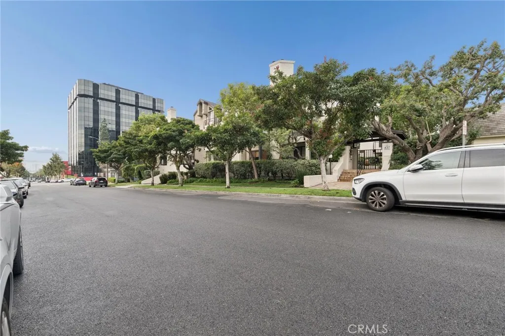437 E Palm 308, Burbank, California 91501 home-pic-37
