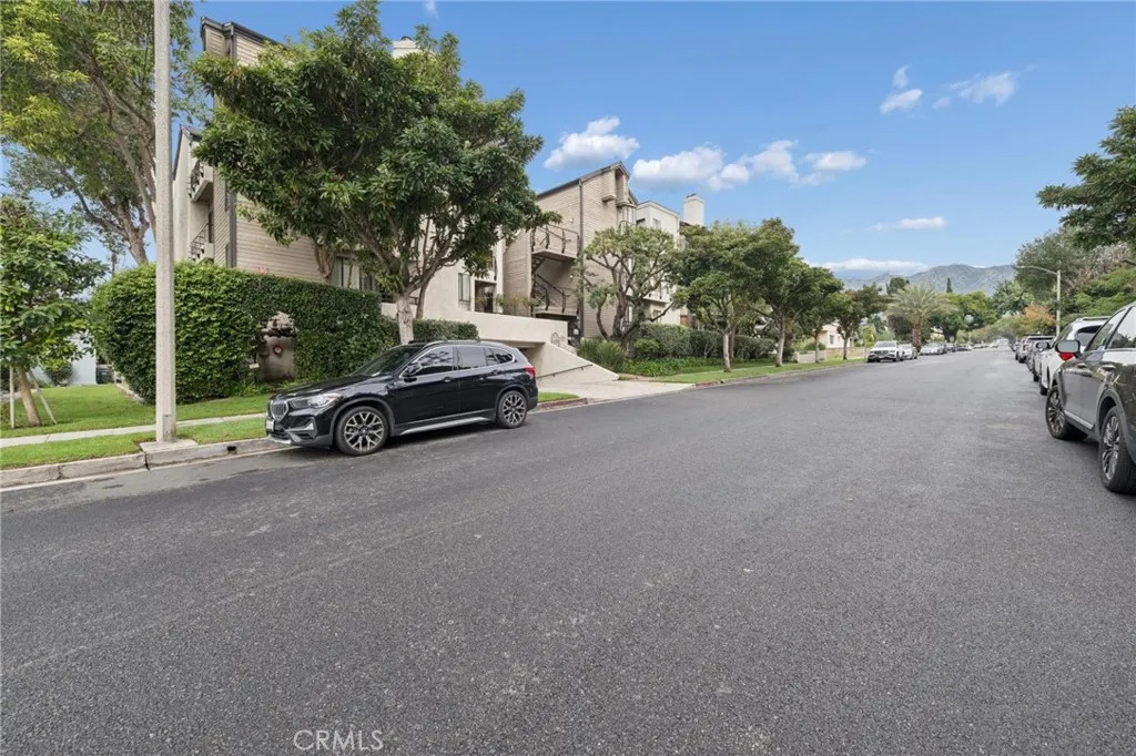 437 E Palm 308, Burbank, California 91501 home-pic-38