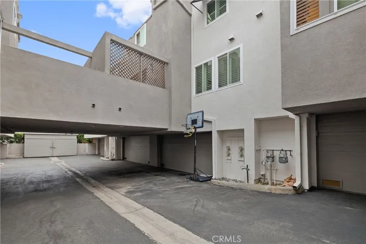 private driveway entrance