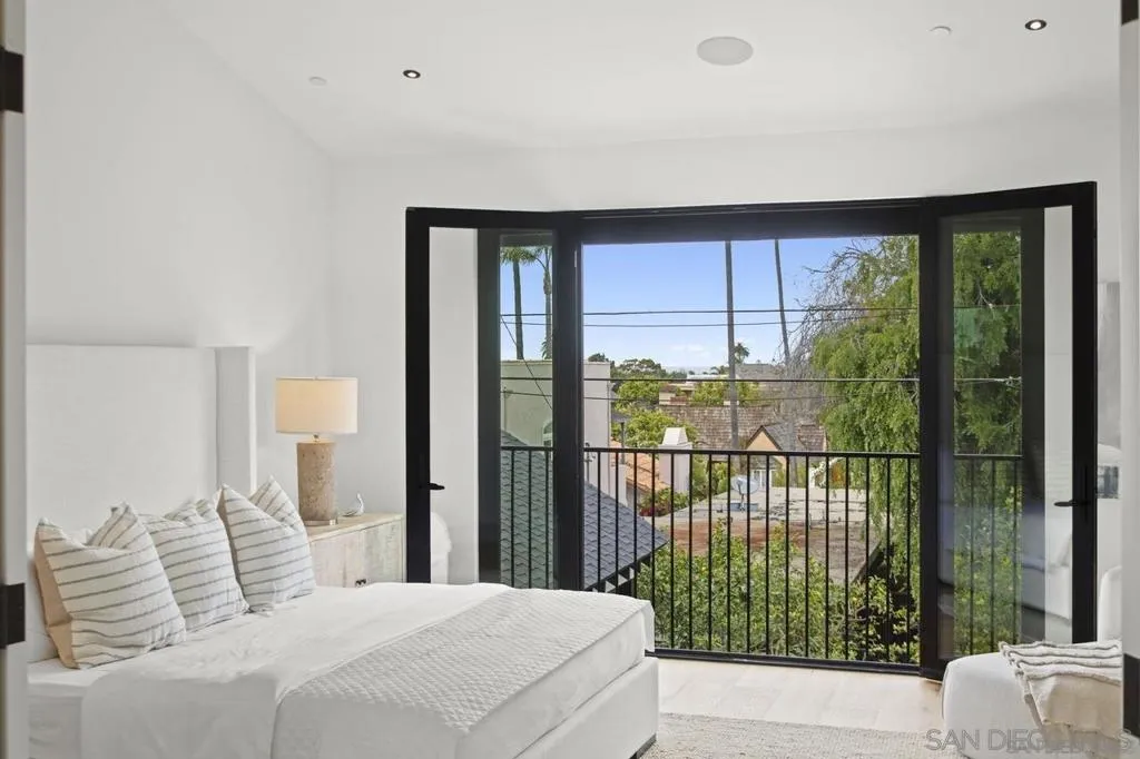 442 Westbourne St 2, La Jolla, California 92037 home-pic-24