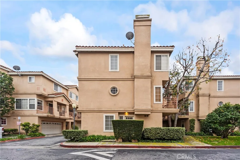 13957 Lemoli Avenue, Hawthorne, California 90250 home-pic-3