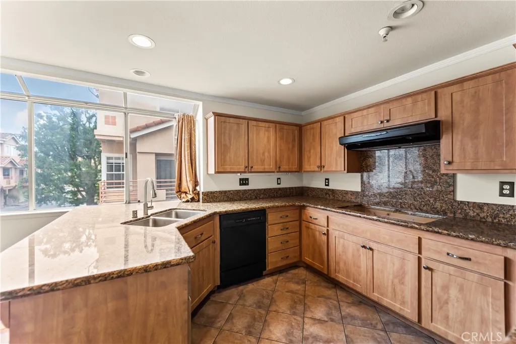 13957 Lemoli Avenue, Hawthorne, California 90250 home-pic-14