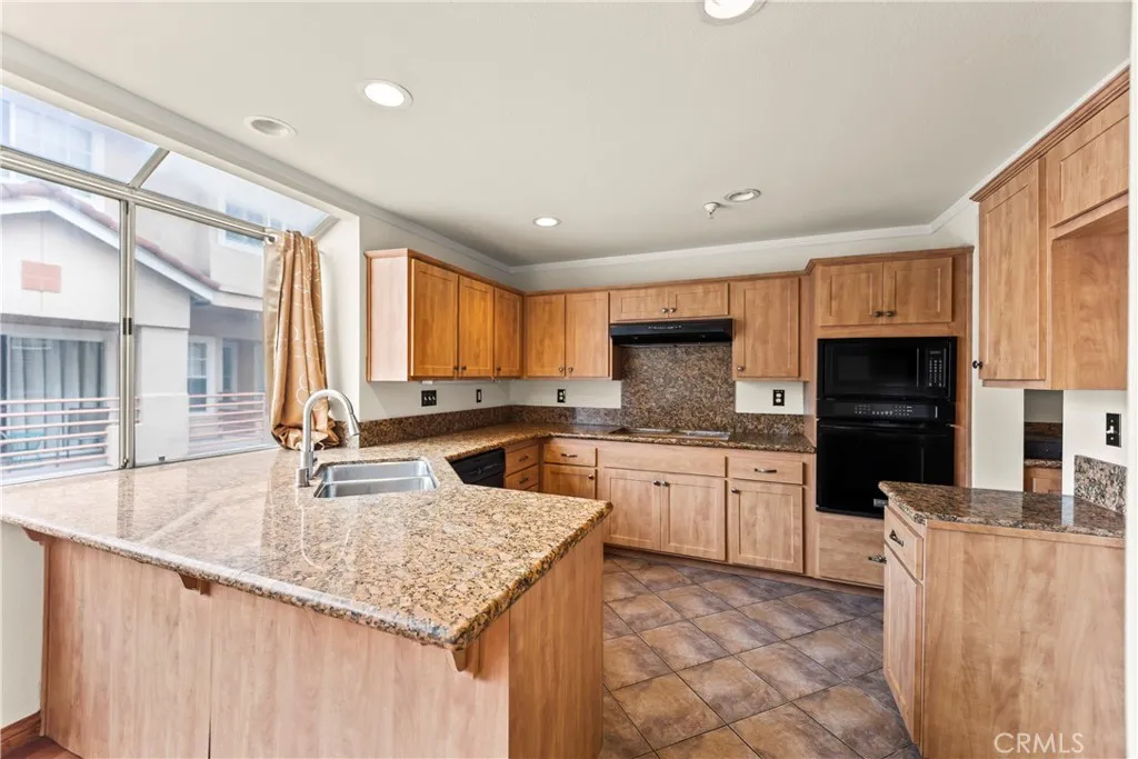 13957 Lemoli Avenue, Hawthorne, California 90250 home-pic-13
