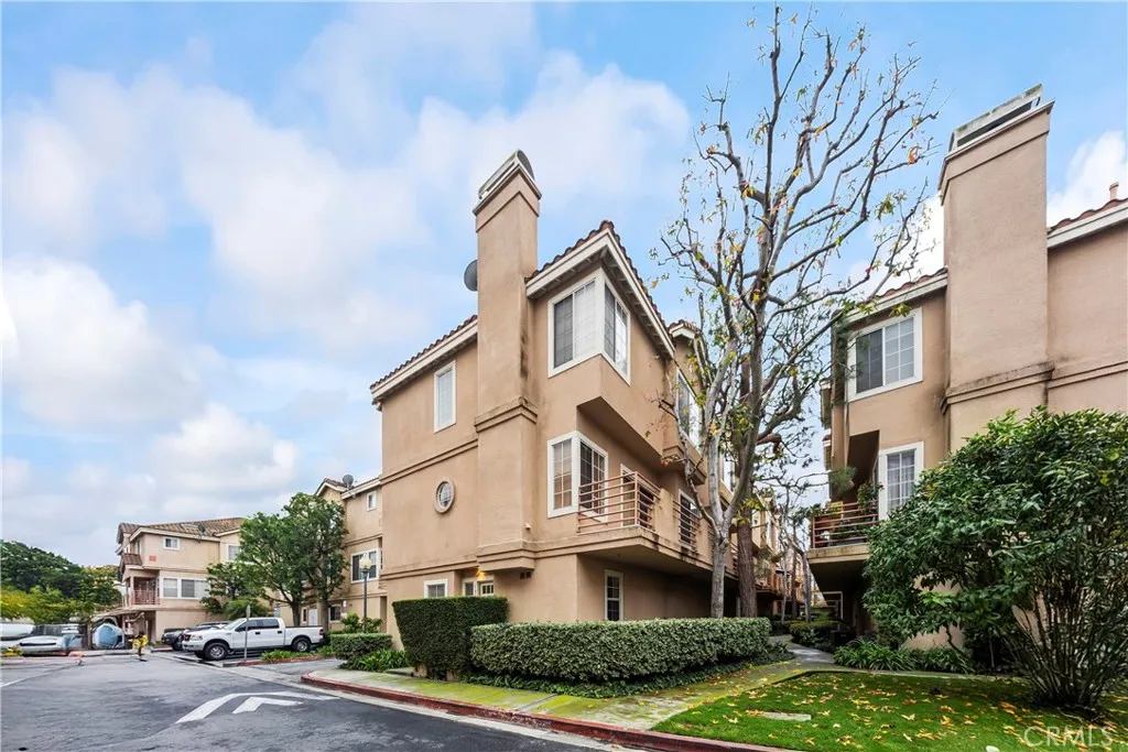13957 Lemoli Avenue, Hawthorne, California 90250 home-pic-2