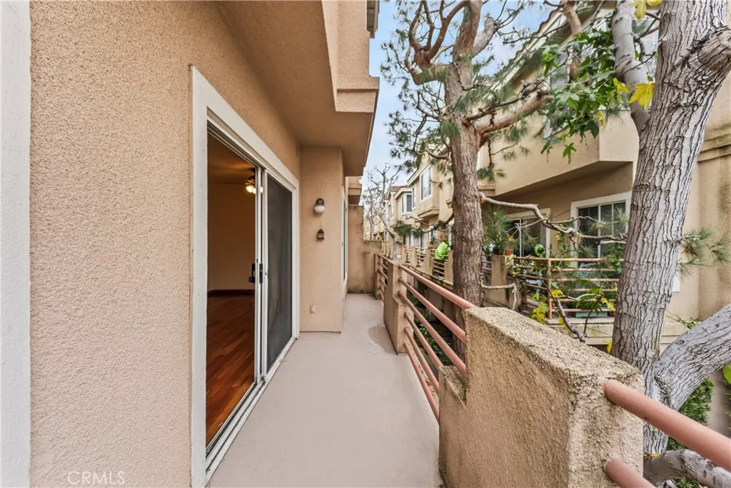 13957 Lemoli Avenue, Hawthorne, California 90250 home-pic-19