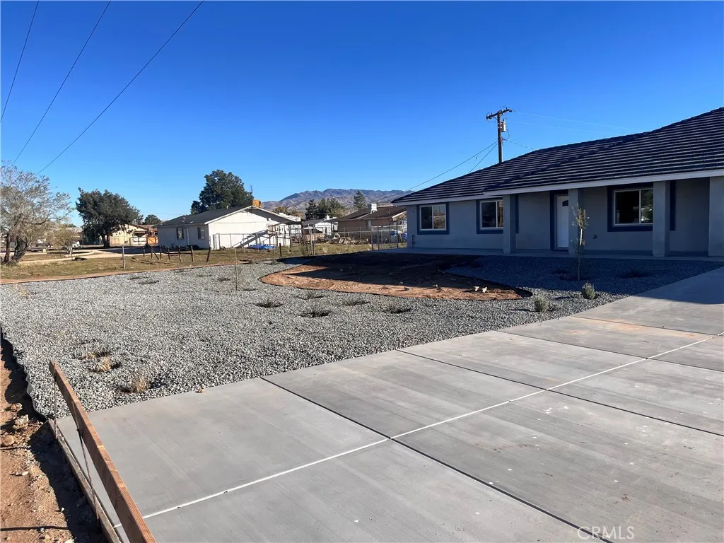 21305 Wren Street, Apple Valley, California 92308 home-pic-2