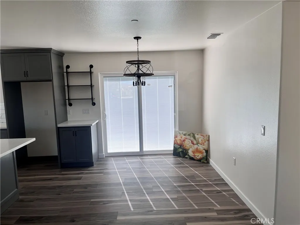 21305 Wren Street, Apple Valley, California 92308 home-pic-7