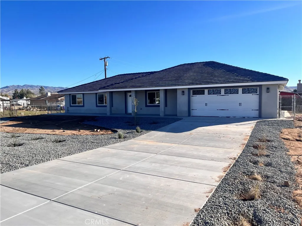 21305 Wren Street, Apple Valley, California 92308 home-pic-1