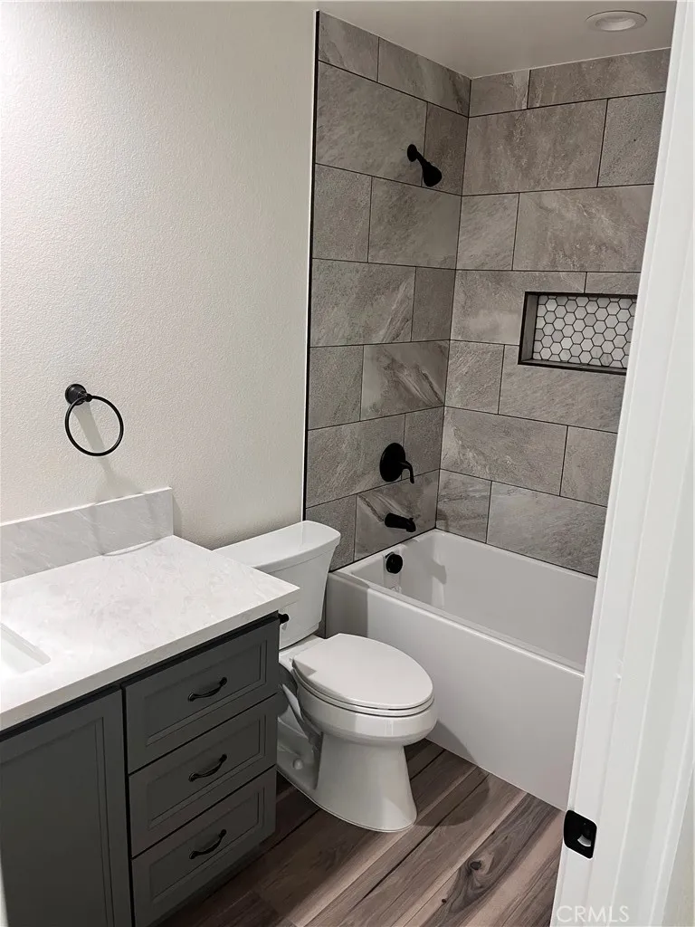 21305 Wren Street, Apple Valley, California 92308 home-pic-21