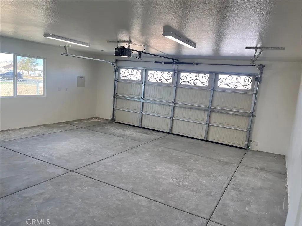 21305 Wren Street, Apple Valley, California 92308 home-pic-13