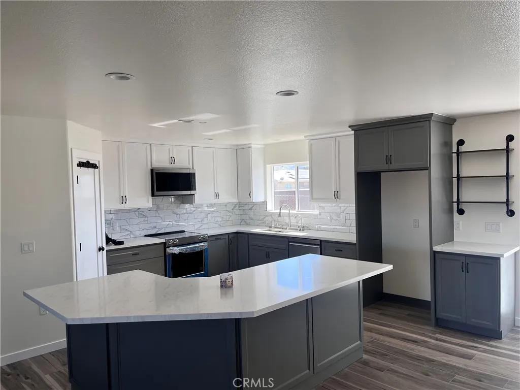 21305 Wren Street, Apple Valley, California 92308 home-pic-8